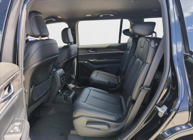 New 2025 Jeep Grand Cherokee L Limited w/ Black Appearance Package image 16