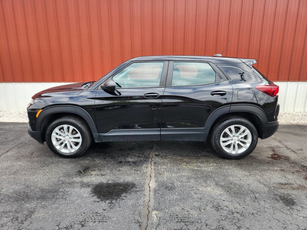 Used 2023 Chevrolet TrailBlazer LS AWD/4WD image 2