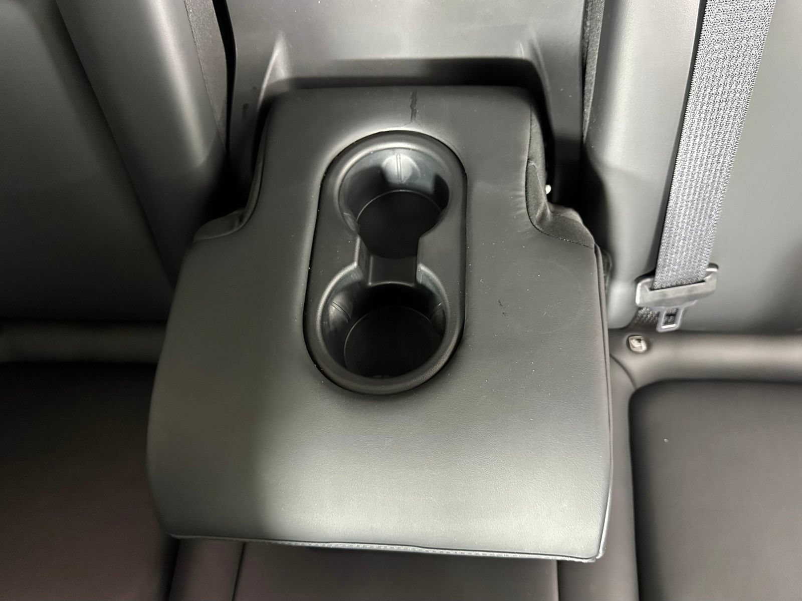 Used 2022 Tesla Model Y Long Range AWD/4WD image 35