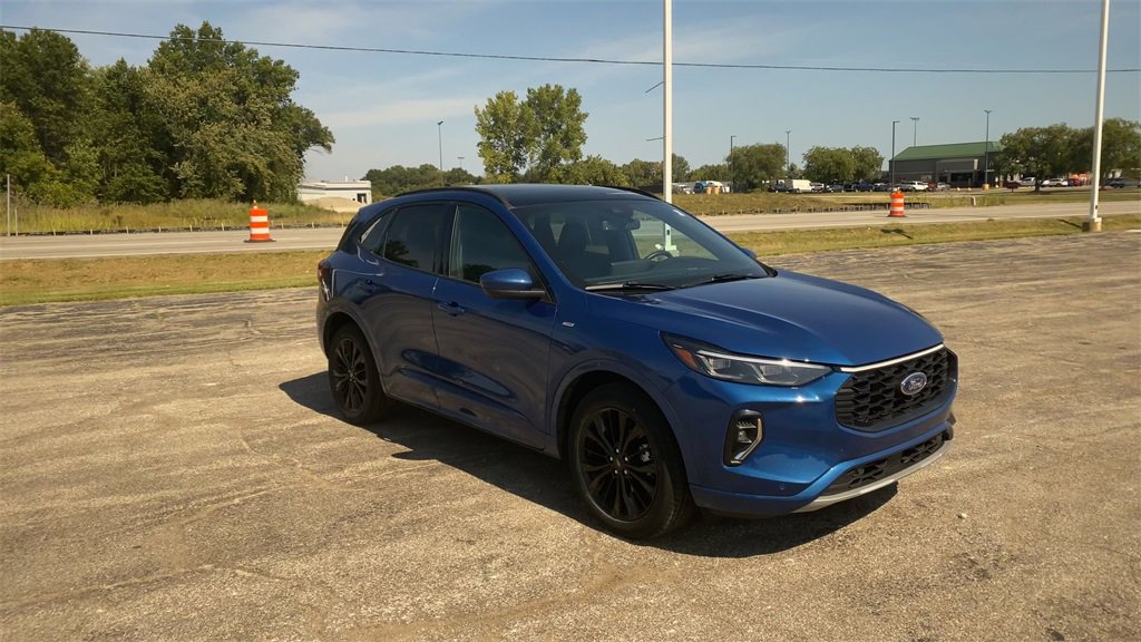 Used 2023 Ford Escape ST-Line Elite w/ Premium Technology Package image 2