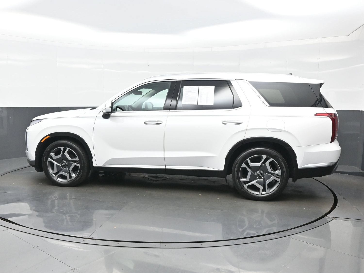 Certified 2023 Hyundai Palisade Limited AWD/4WD image 3
