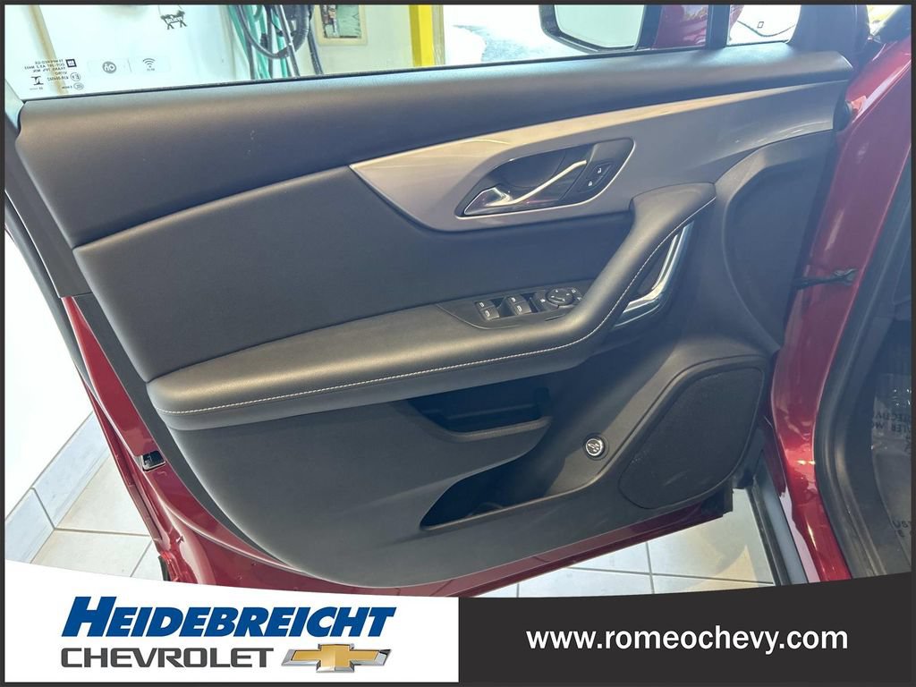 Used 2024 Chevrolet Blazer LT AWD/4WD image 9