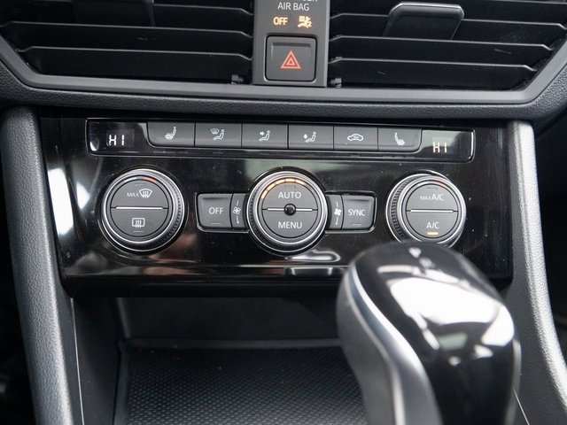 Certified 2024 Volkswagen Jetta SE w/ Panoramic Sunroof Package image 26