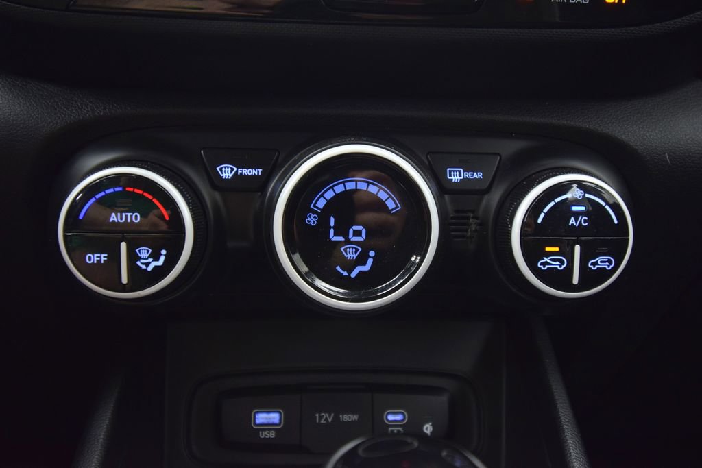 Used 2023 Hyundai Venue Limited w/ Cargo Package FWD image 32