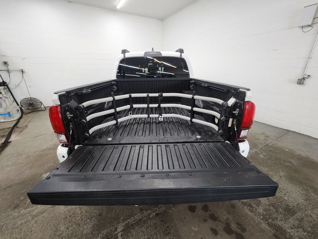 Used 2018 Toyota Tacoma TRD Sport w/ Exterior Package AWD/4WD image 28