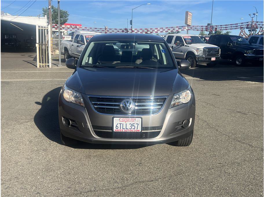 Used 2011 Volkswagen Tiguan S FWD image 2