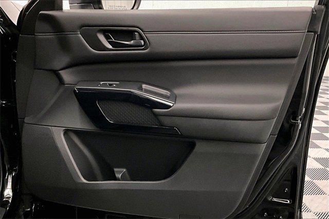 New 2025 Nissan Pathfinder S image 36