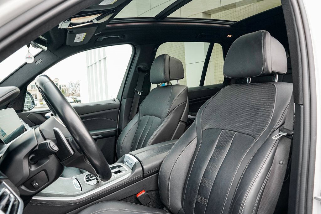 Used 2022 BMW X5 xDrive40i w/ M Sport Package image 16