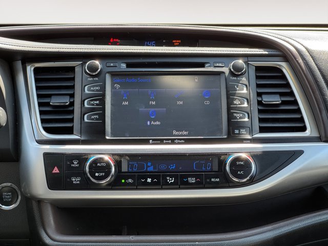 Used 2019 Toyota Highlander XLE AWD/4WD image 22