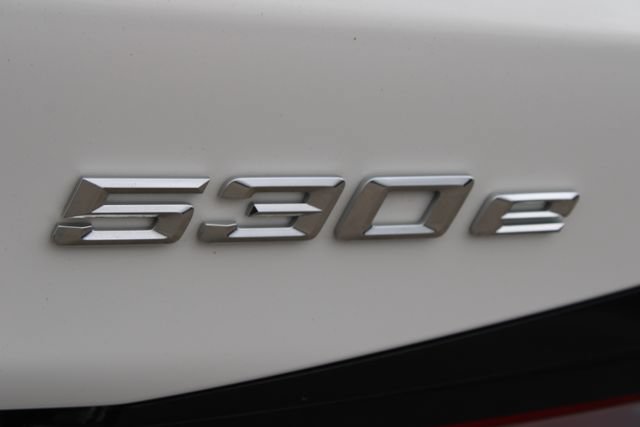 Used 2021 BMW 530e w/ Parking Assistance Package RWD image 6