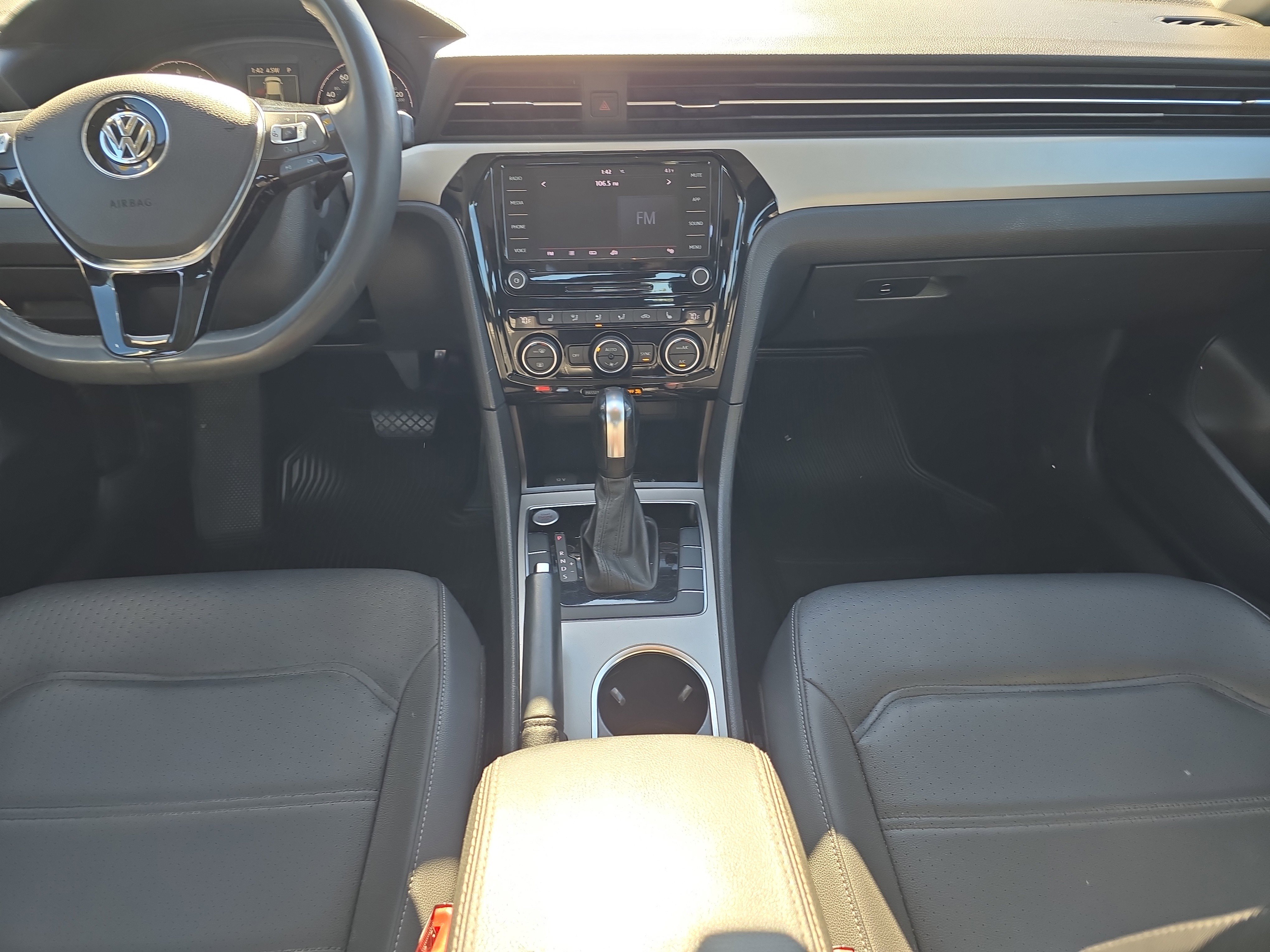 Used 2022 Volkswagen Passat 2.0T SE image 14