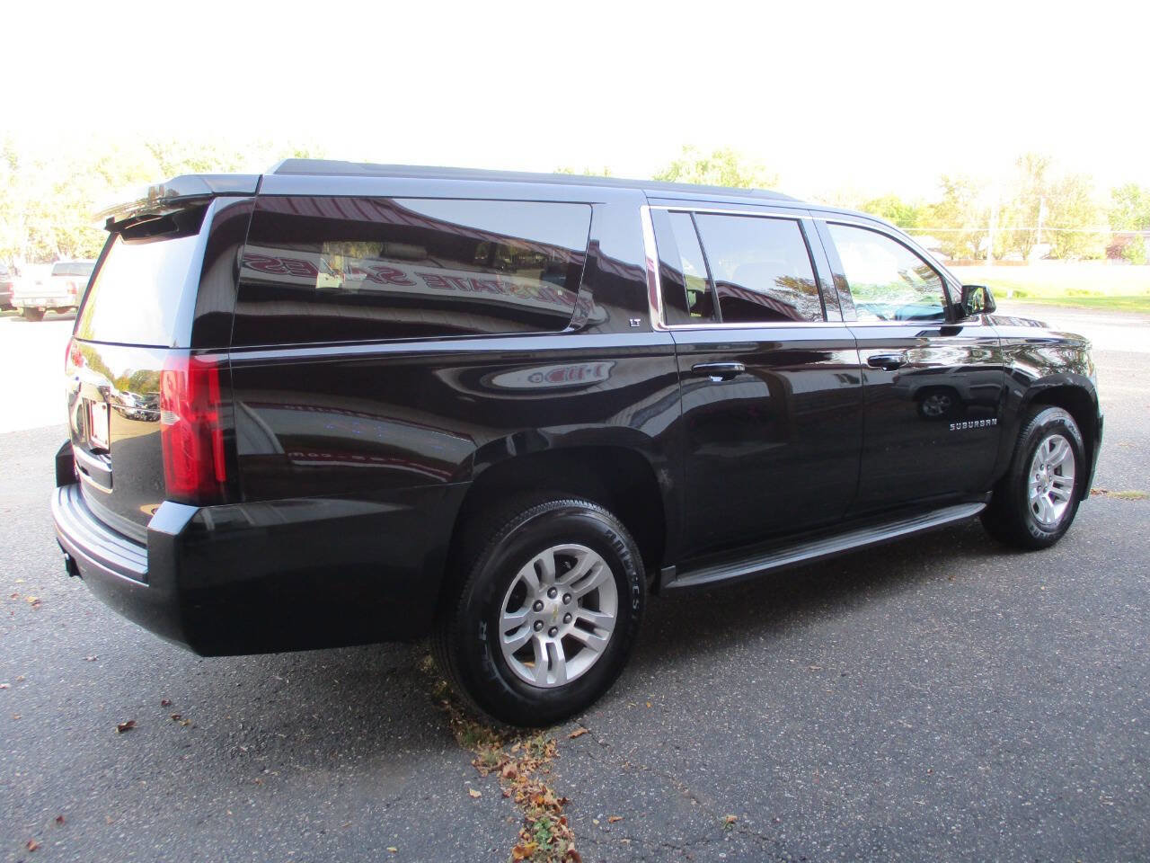 Used 2015 Chevrolet Suburban LT image 9