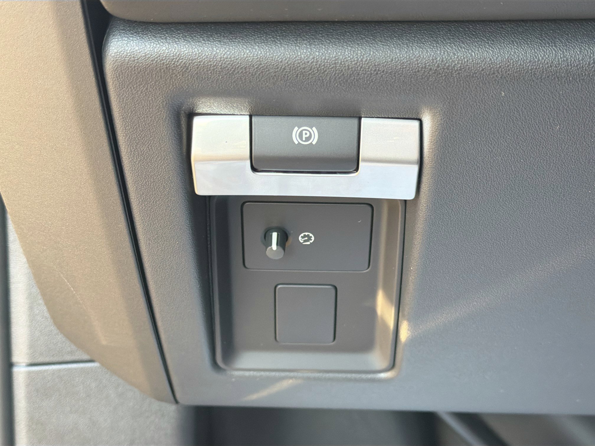 New 2026 Land Rover Defender 130 V8 image 36