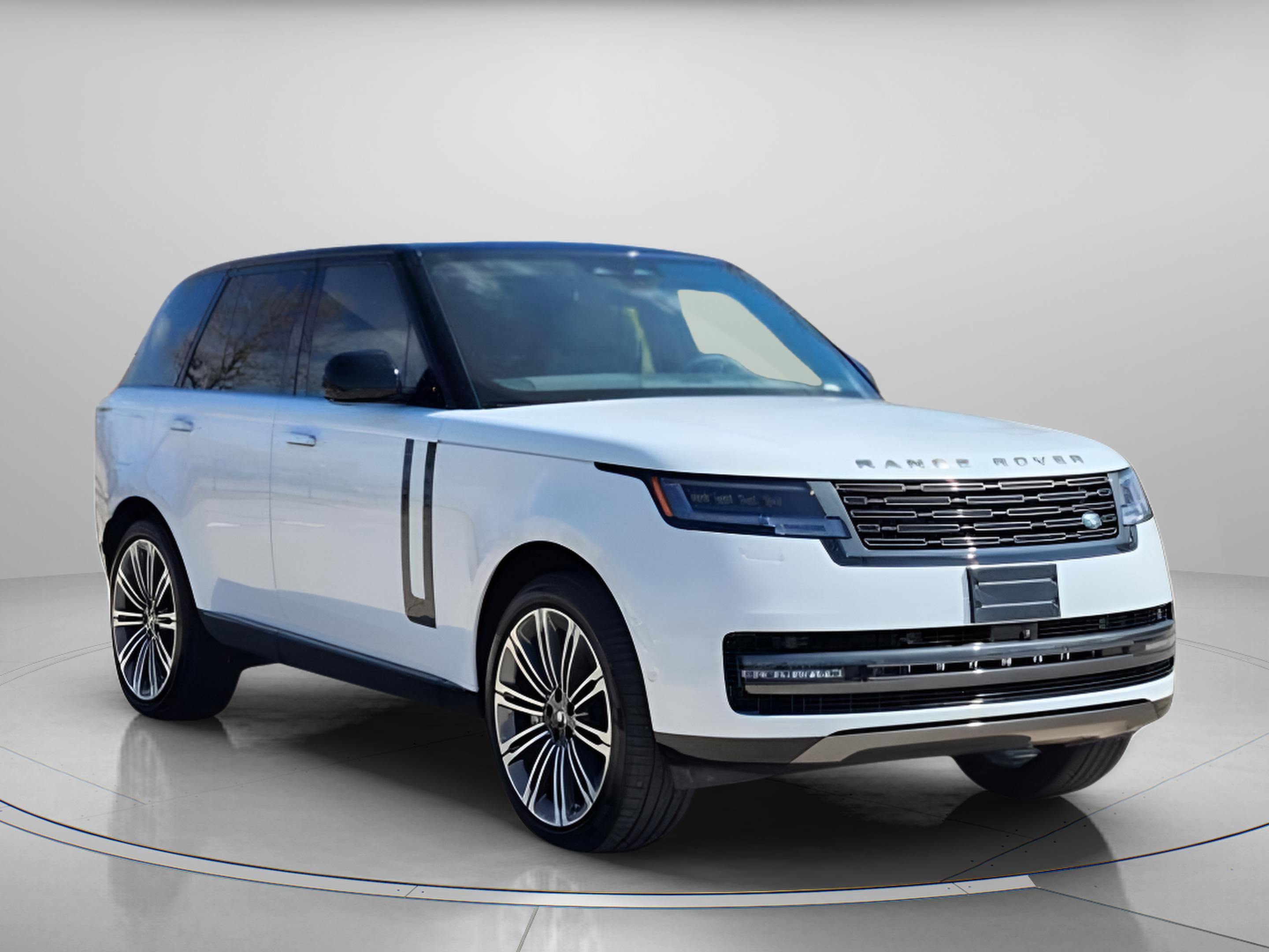 Certified 2025 Land Rover Range Rover SE image 4