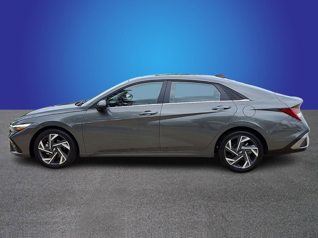 Used 2025 Hyundai Elantra Limited FWD image 7