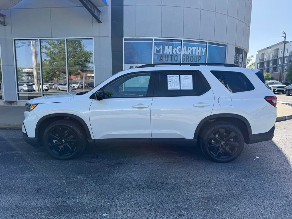 Used 2025 Honda Pilot Black Edition image 2