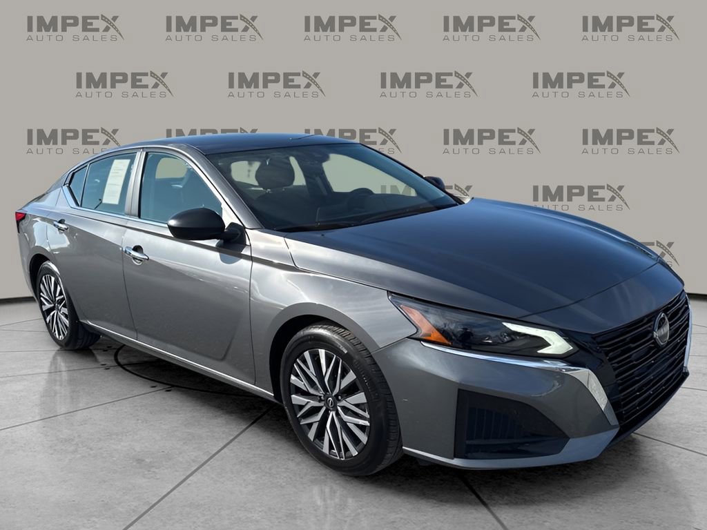 Used 2025 Nissan Altima 2.5 SV FWD image 7