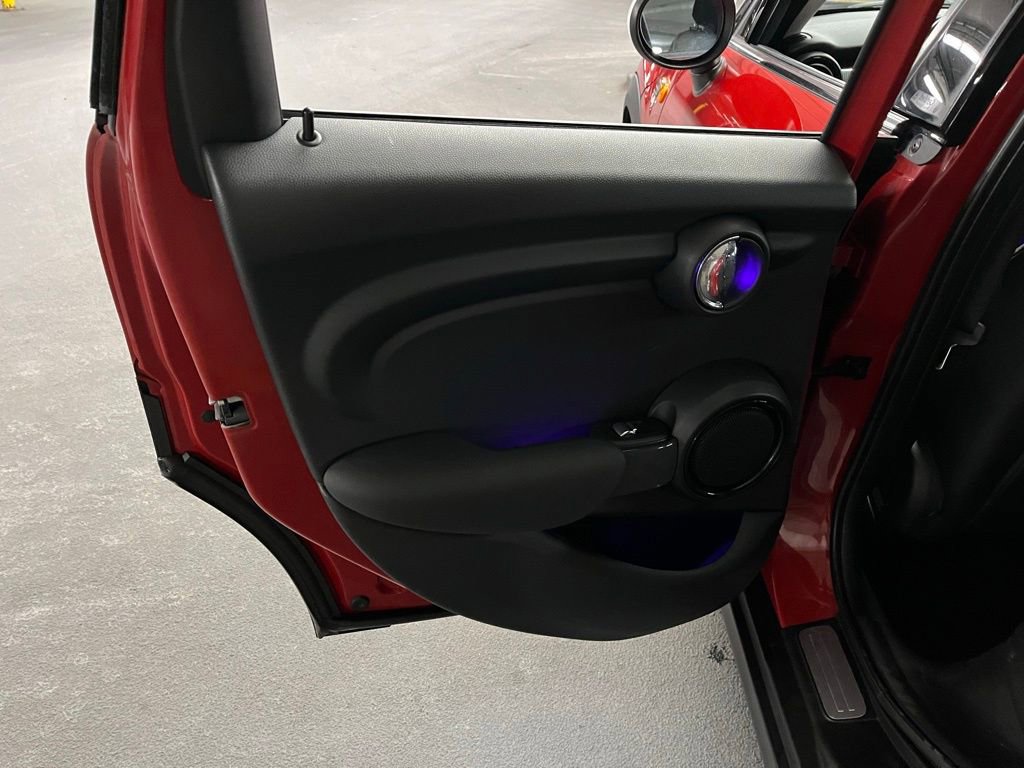 Used 2016 MINI Cooper 4-Door Hardtop image 18