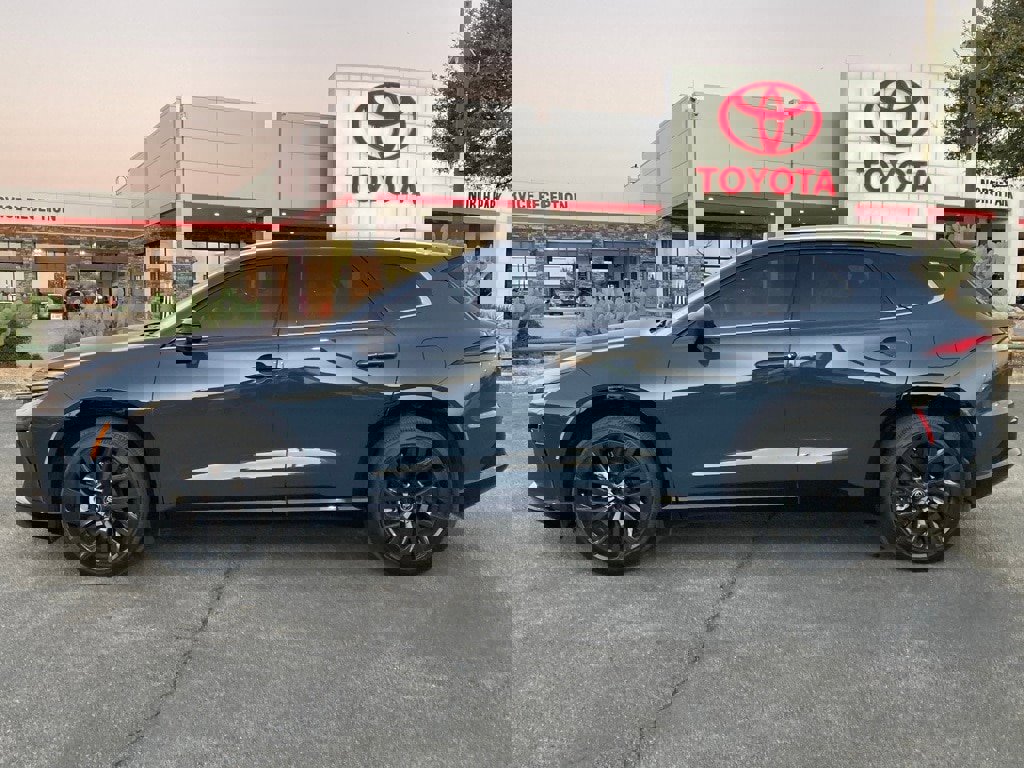 Used 2025 Toyota Crown Signia w/ Advanced Technology Package image 8