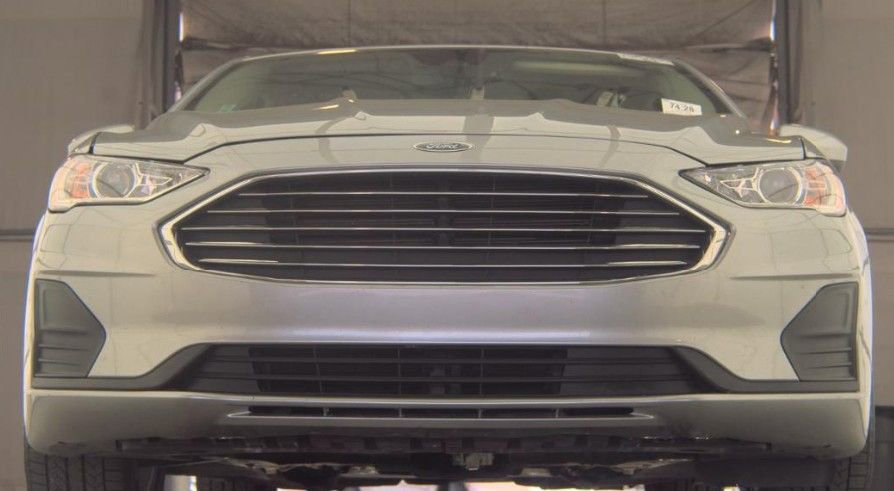 Used 2020 Ford Fusion SE image 3