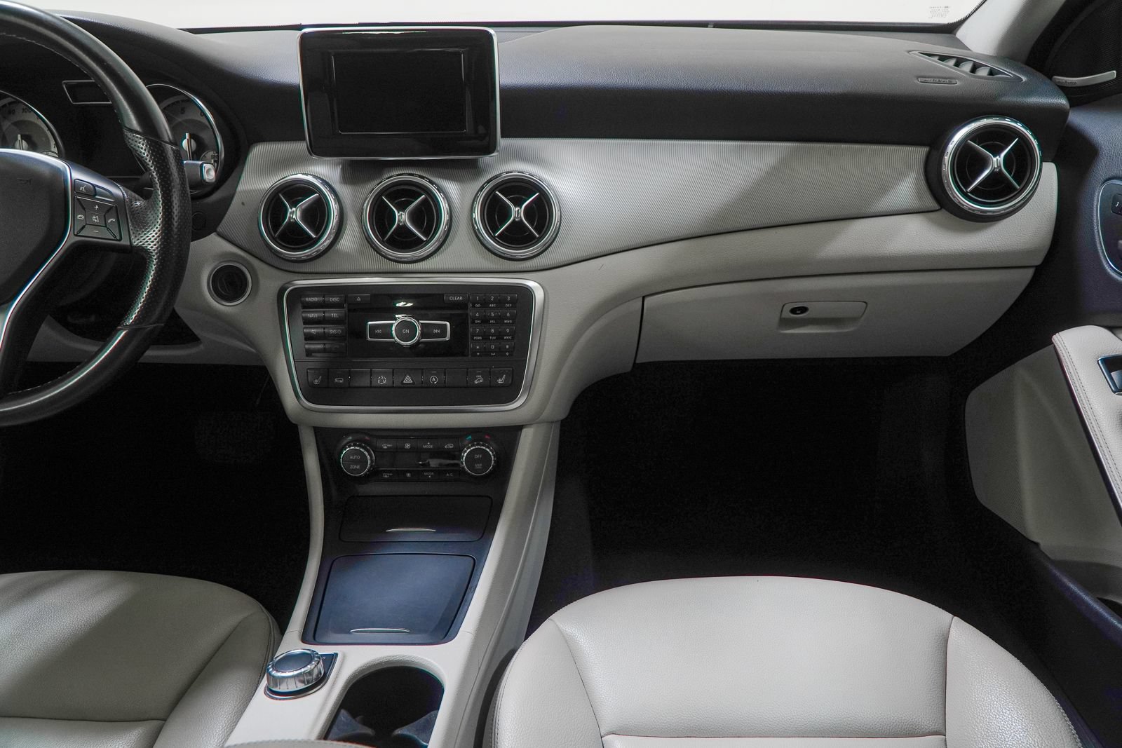 Used 2015 Mercedes-Benz GLA 250 4MATIC image 34