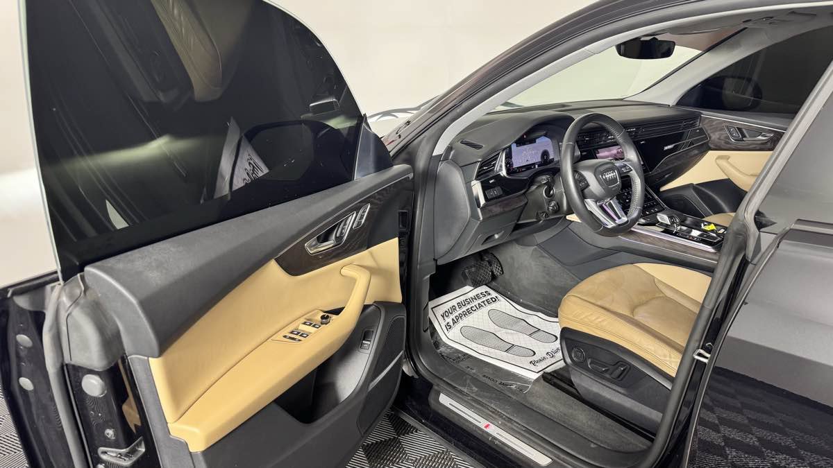 Used 2020 Audi Q8 Premium Plus w/ Premium Plus Package AWD/4WD image 12