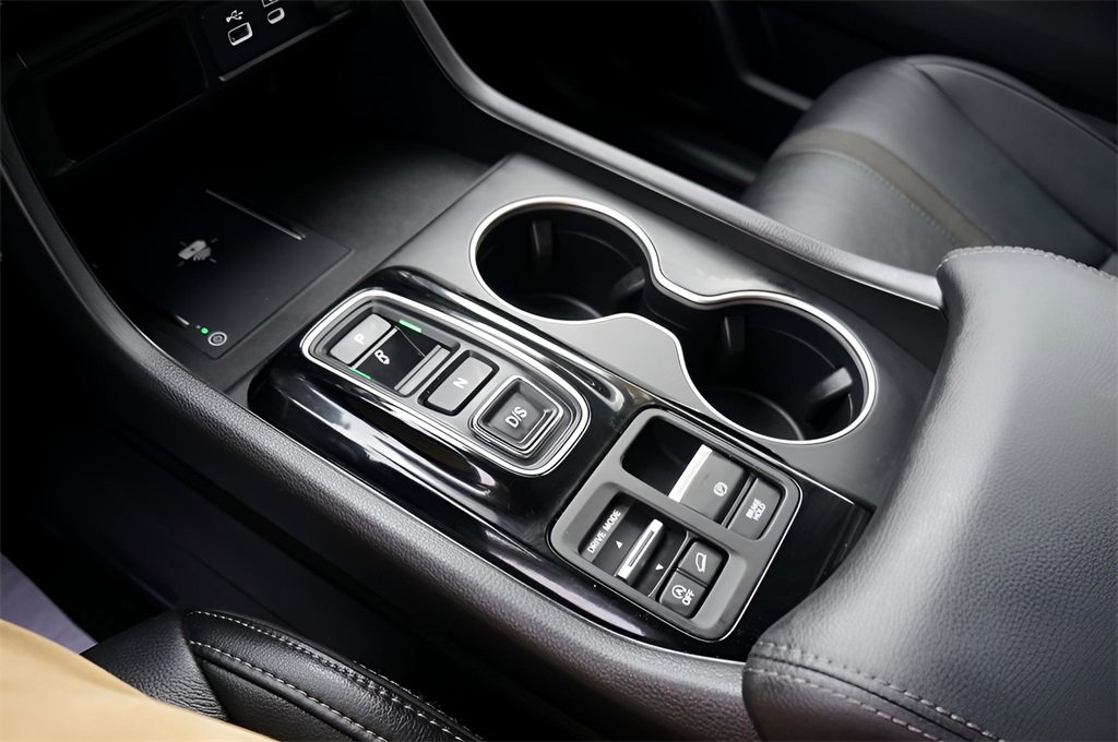 Used 2024 Honda Pilot Touring image 28