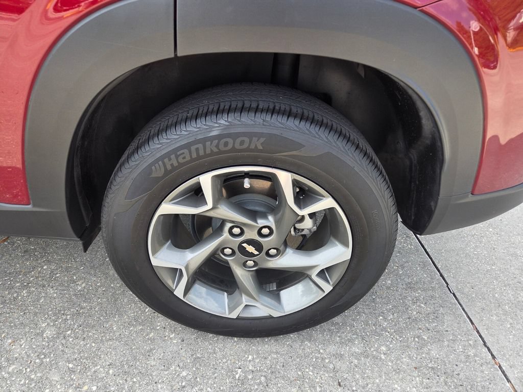 Used 2025 Chevrolet Trax LT w/ LT Convenience Package FWD image 22