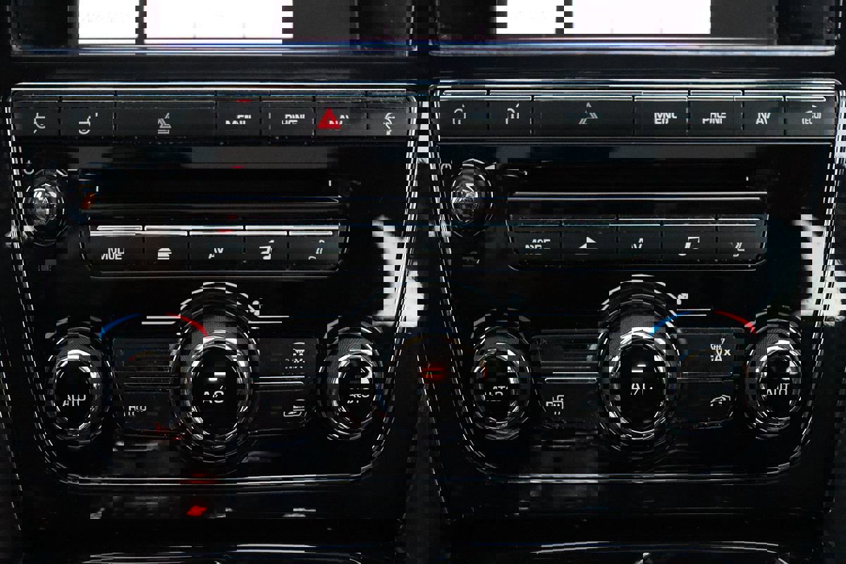 Used 2014 Jaguar XJ L Portfolio image 30