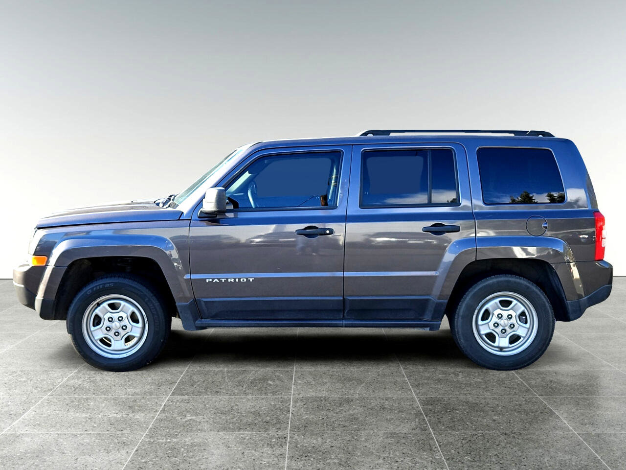 Used 2016 Jeep Patriot Sport image 4