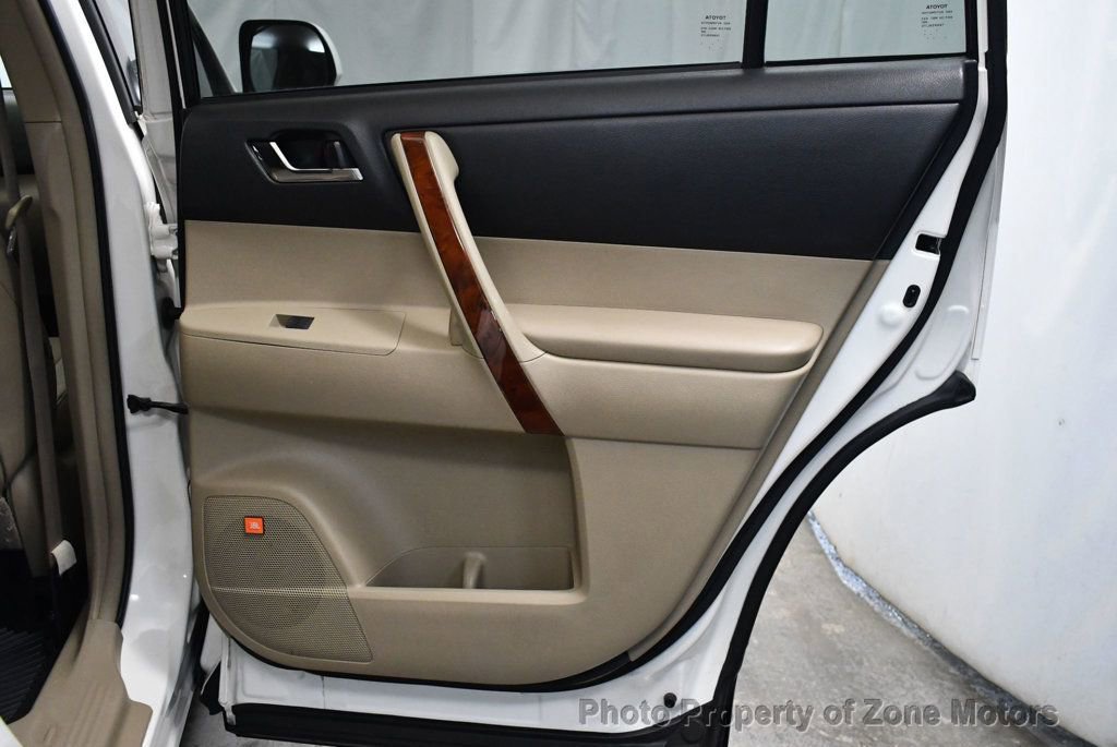 Used 2012 Toyota Highlander Limited w/ Tow Pkg image 18