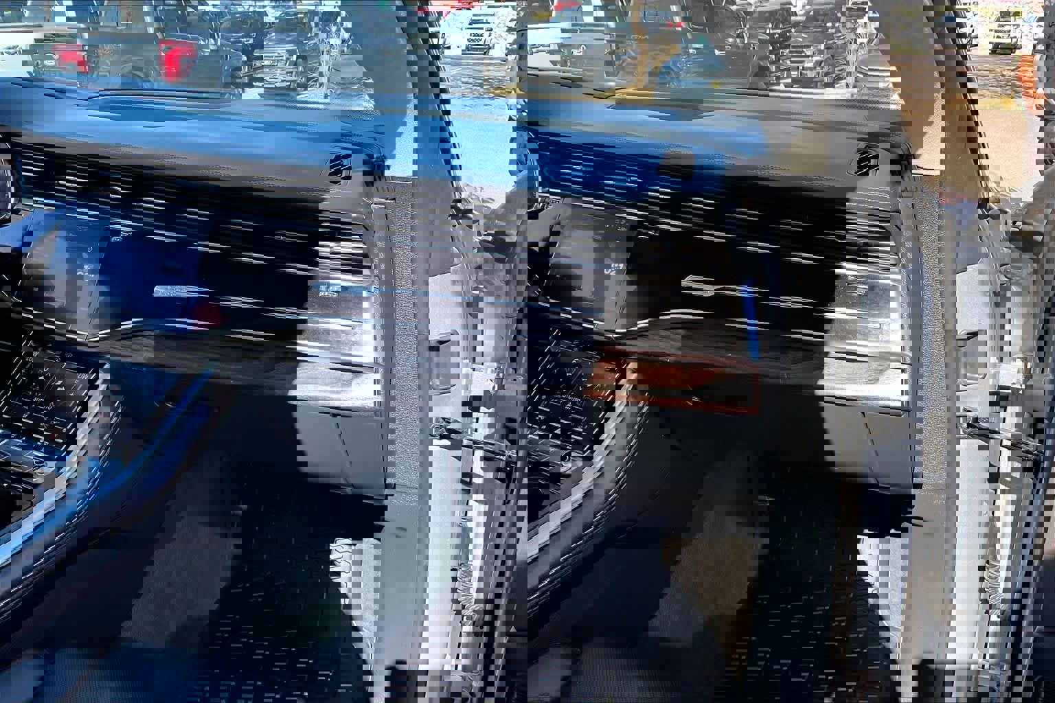 Used 2019 Audi Q8 Prestige w/ Luxury Package image 19