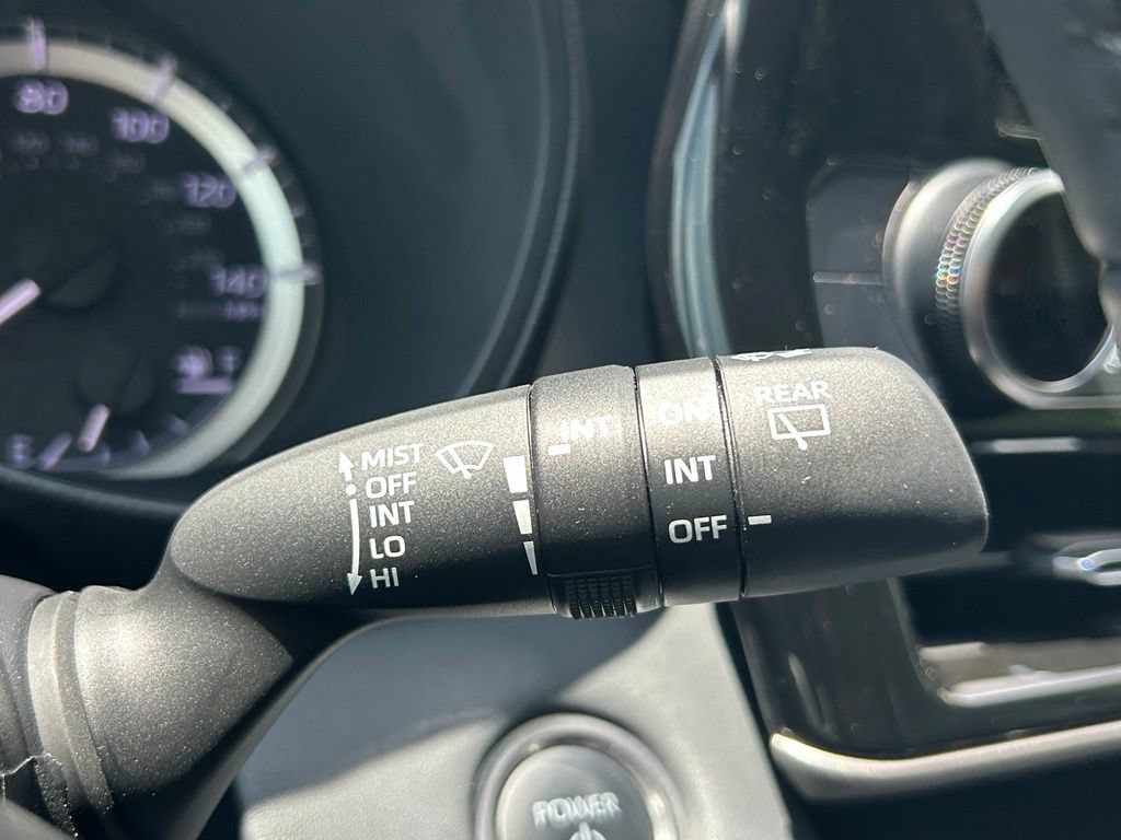 Used 2024 Toyota Highlander LE FWD image 23