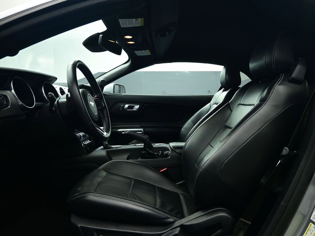 Used 2021 Ford Mustang Premium image 3