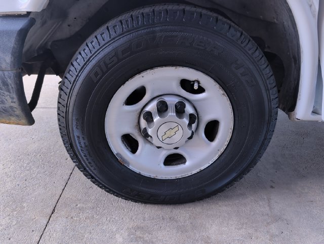 Used 2011 Chevrolet Express 2500 RWD image 22