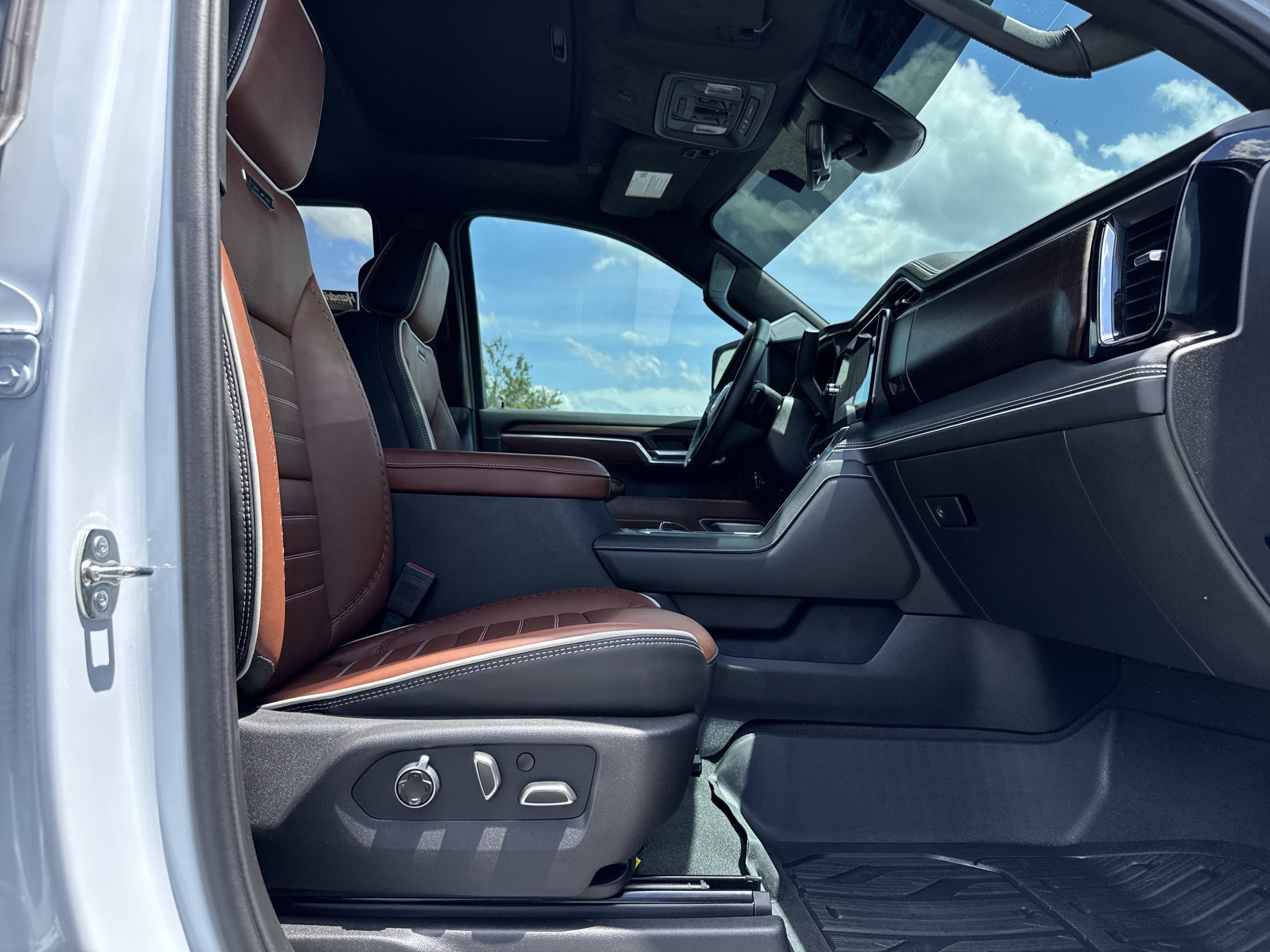 Used 2026 GMC Sierra 2500 Denali Ultimate w/ Max Trailering Package AWD/4WD image 32