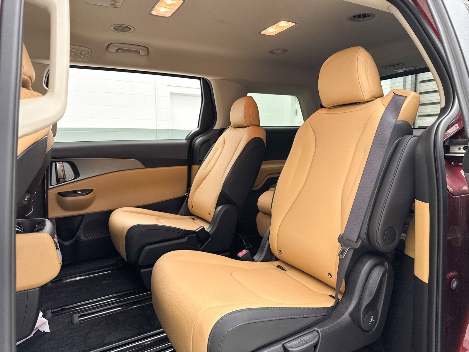 Used 2024 Kia Carnival LX image 29