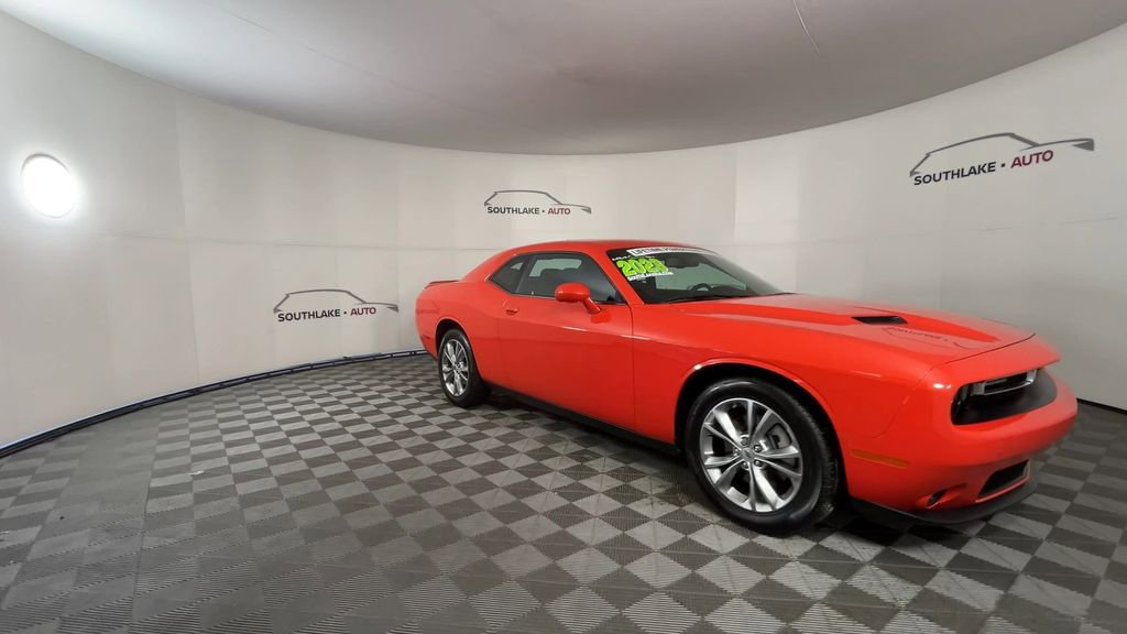 Used 2023 Dodge Challenger SXT image 2
