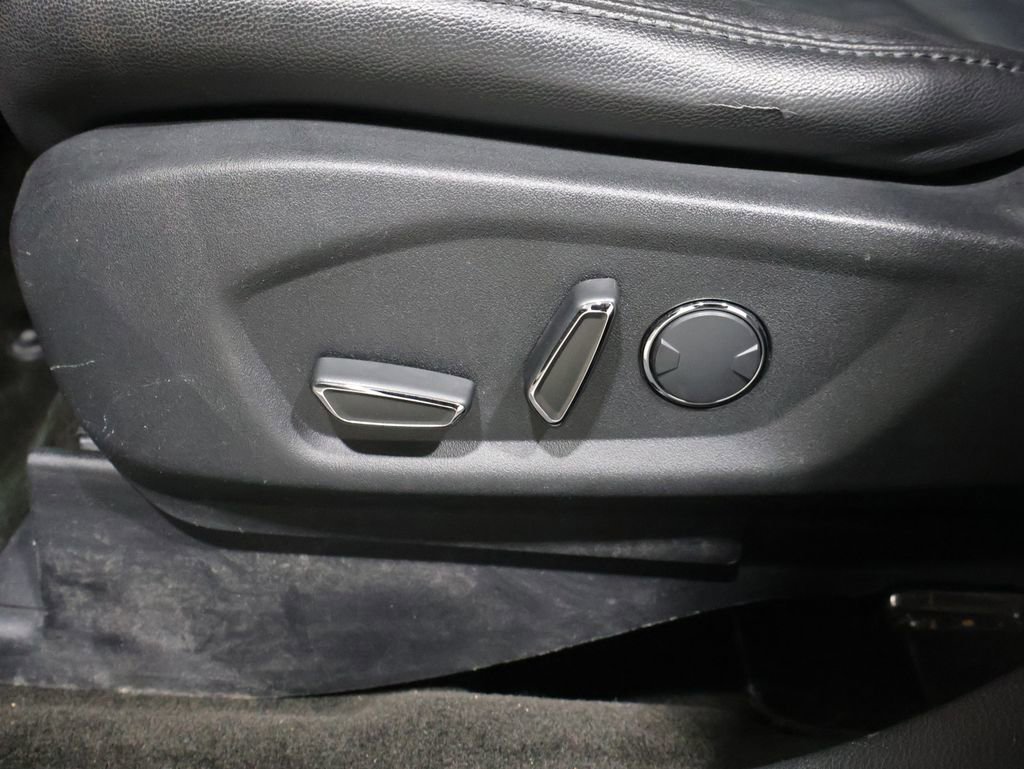 Used 2017 Ford Explorer XLT w/ Equipment Group 202A image 13