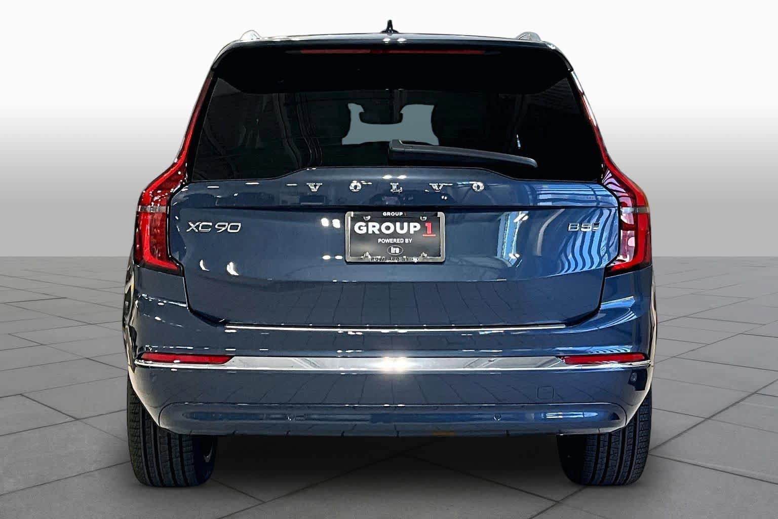 New 2026 Volvo XC90 B5 Plus w/ Protection Package Premier AWD/4WD image 4