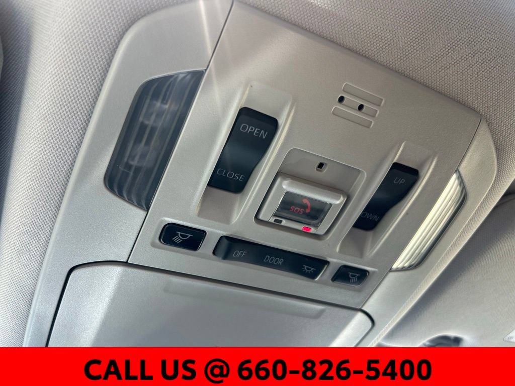 Used 2020 Toyota Highlander XLE AWD/4WD image 22