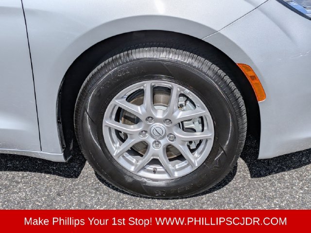 Certified 2026 Chrysler Voyager LX FWD image 9