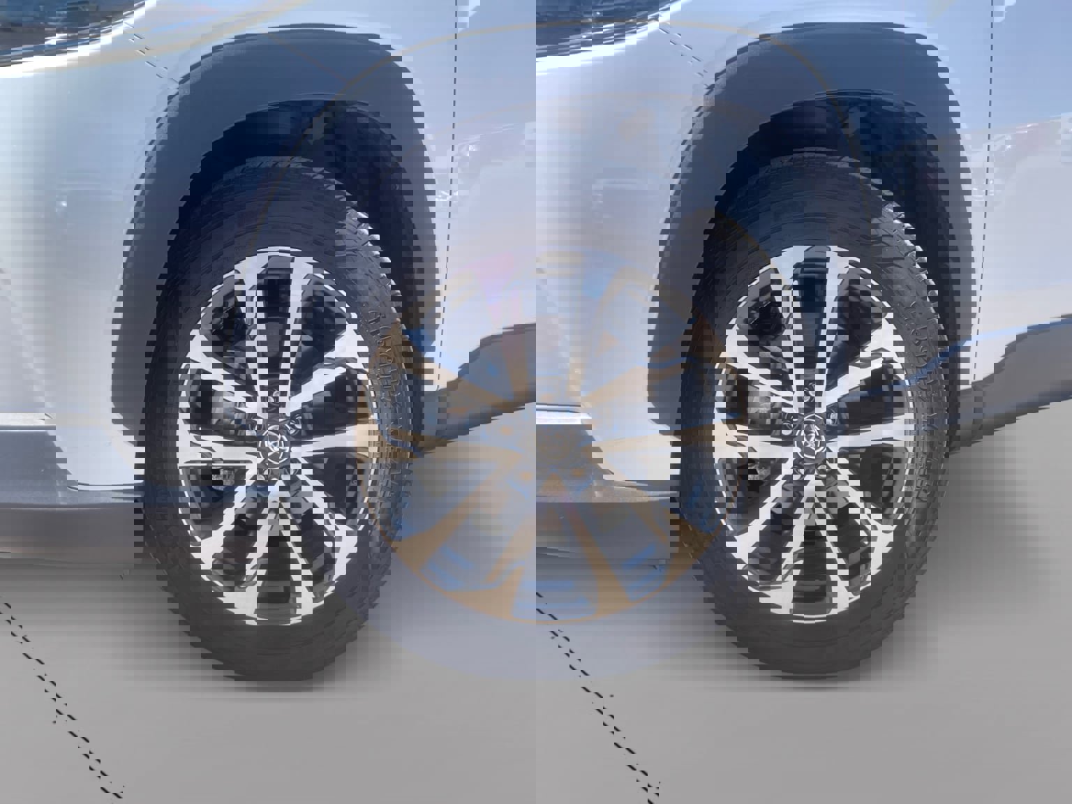 Used 2023 Toyota Corolla Cross XLE w/ Convenience Package FWD image 9