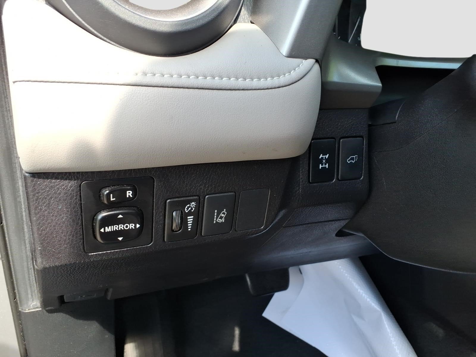 Used 2017 Toyota RAV4 Limited AWD/4WD image 18