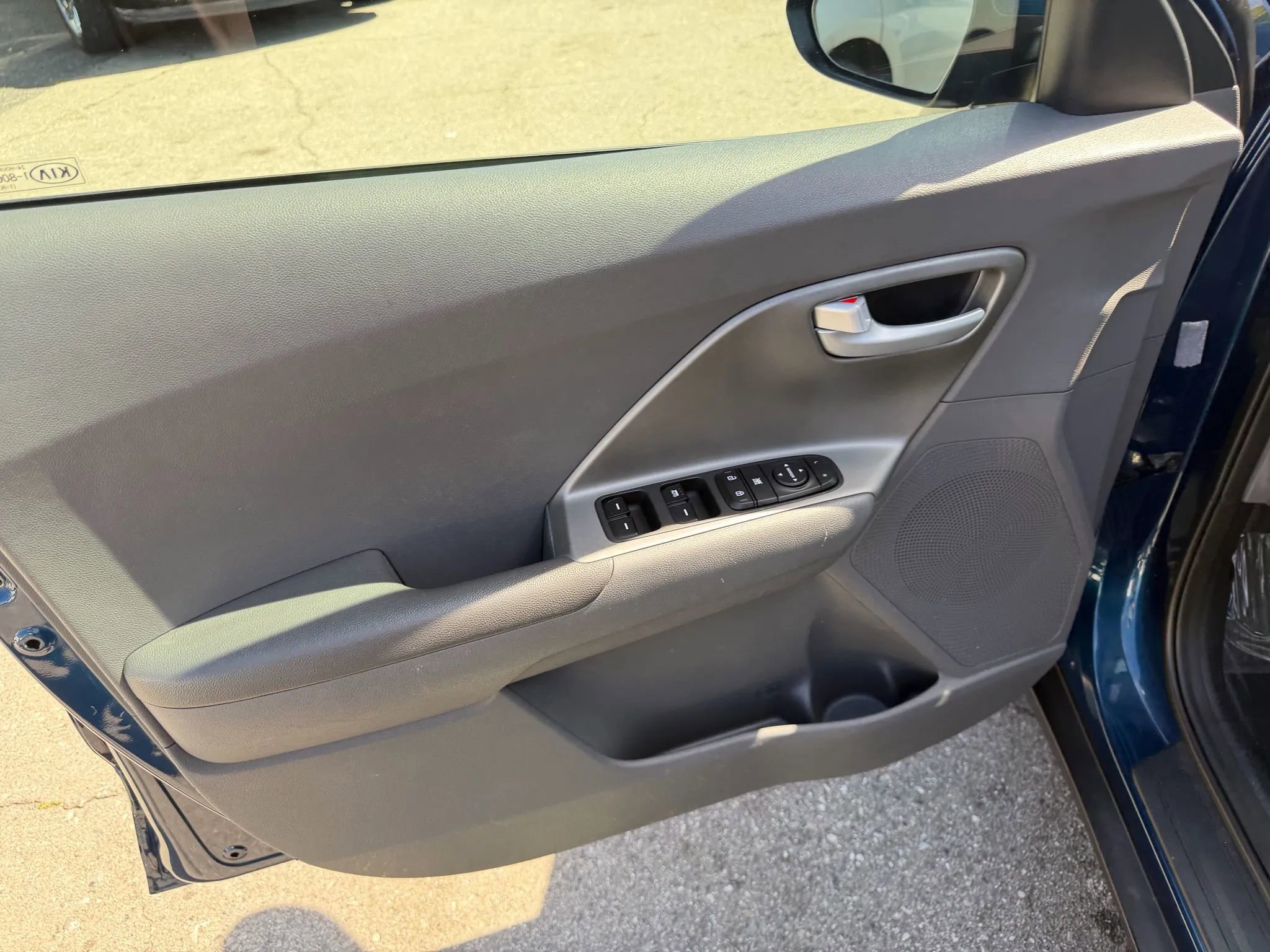 Used 2020 Kia Niro LX FWD image 24