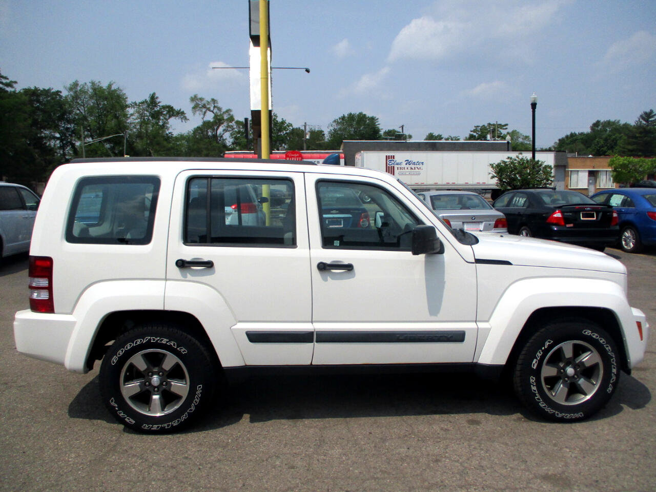 Used 2008 Jeep Liberty Sport image 2