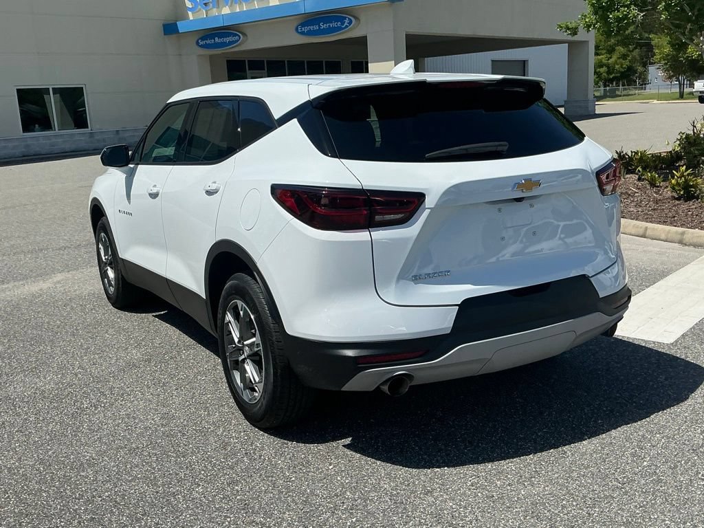 Used 2025 Chevrolet Blazer LT FWD image 4
