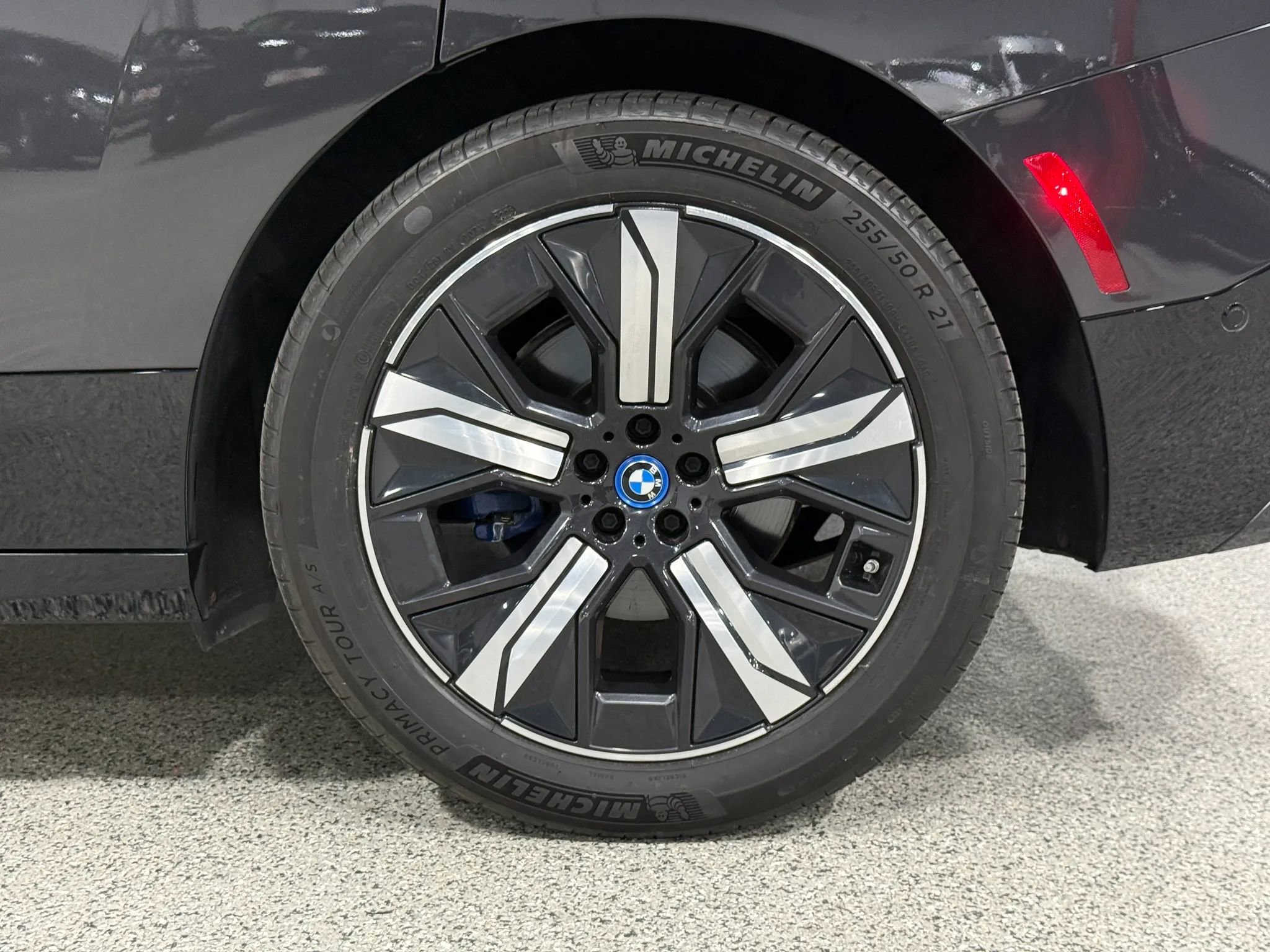 Used 2023 BMW iX xDrive50 w/ Premium Package AWD/4WD image 71