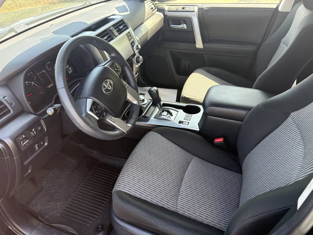 Used 2022 Toyota 4Runner SR5 AWD/4WD image 3