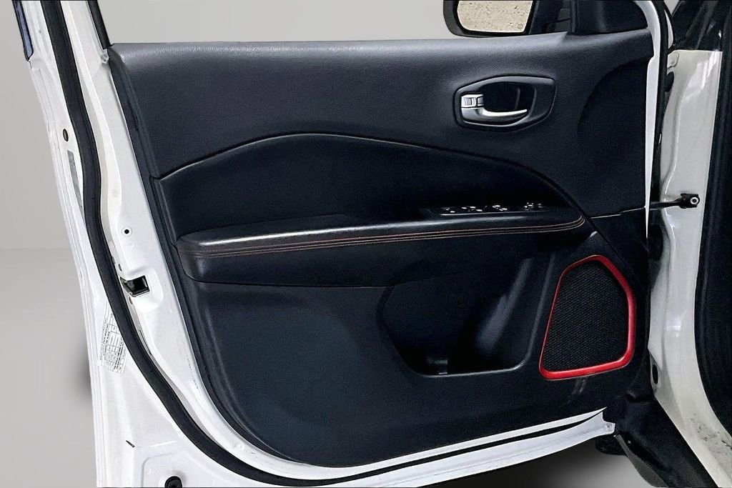 Used 2018 Jeep Compass Trailhawk w/ Navigation Group image 20